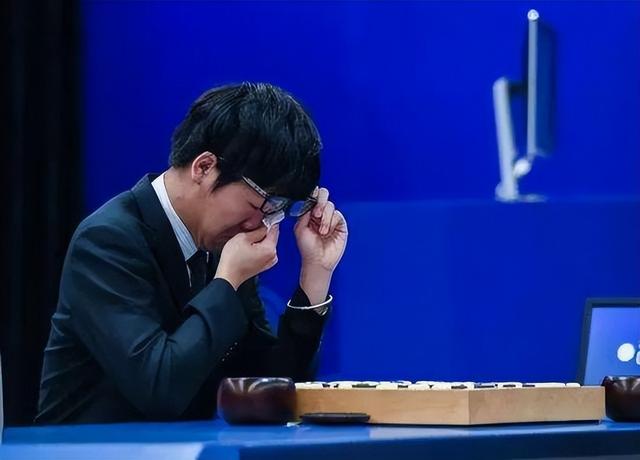 把萌妹认成马，离谱的AI绘画，为何一夜爆火？