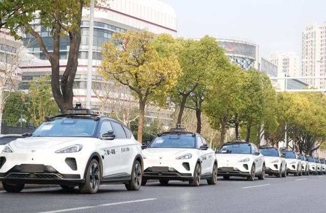 2024 自动驾驶十大事件：在一片混沌中，看到 L3/L4 的路