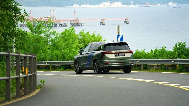 2024 自动驾驶十大事件：在一片混沌中，看到 L3/L4 的路