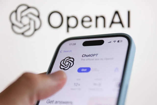 OpenAI CEO 深夜发文：AI 成本每年暴跌 10倍，2035 年人人都有超级大脑