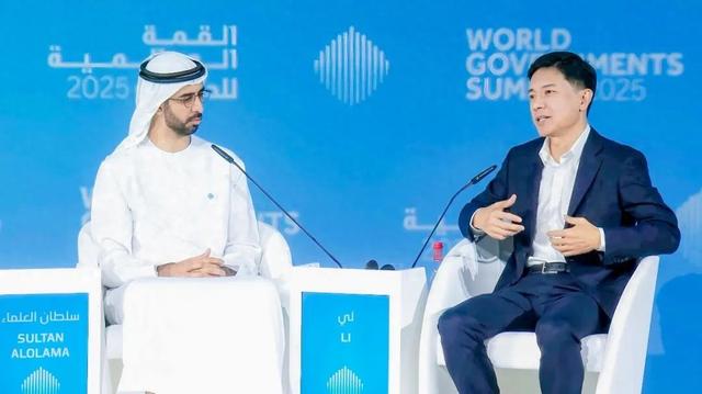 李彦宏：大模型成本每年降低90％以上，自动驾驶比人开车安全10倍