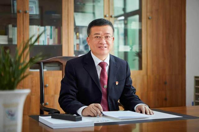 AI如此强大，个人何去何从？广州名校“掌门人”这样回答｜开学首日