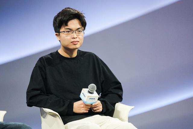 梁文锋、杨植麟论文“撞车”，直指算法优化，挑战ChatGPT核心机制！风投公司RAI Digital联合创始人：AI无需读完整本书，将更快、更高效