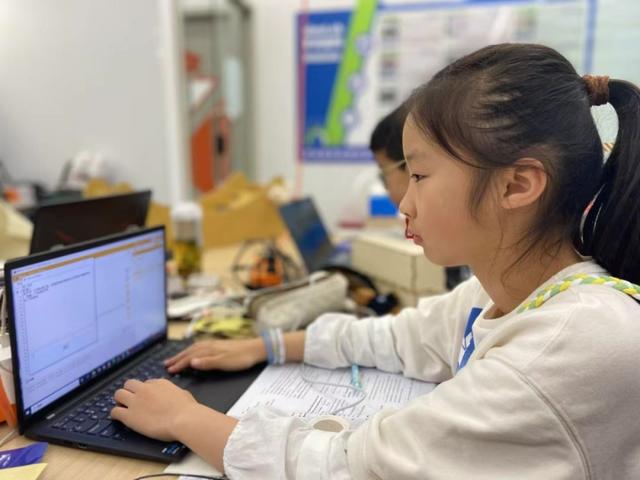 “AI不会取代教师，但会淘汰因循守旧者”