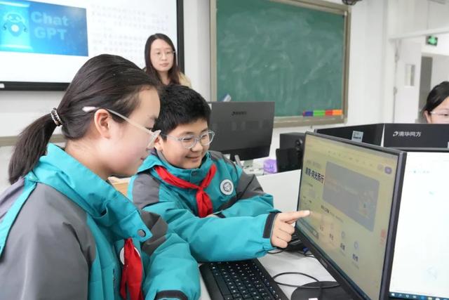 “AI不会取代教师，但会淘汰因循守旧者”