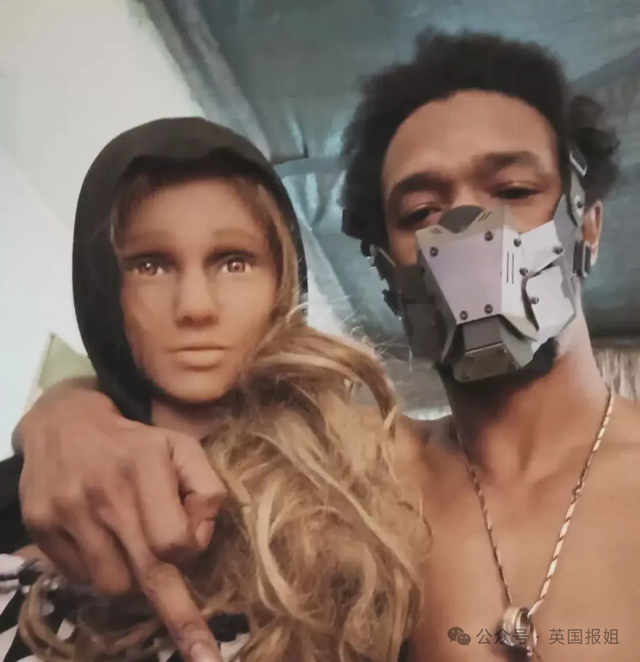 美国小哥爱上ai女友！买等身娃娃当现实替身：我要和她正式结婚