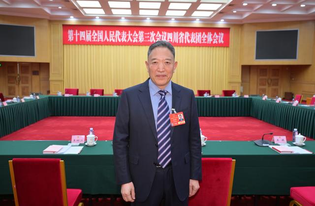 AI滥用乱象何时休？全国人大代表李世亮：期待AI全面系统性法案出台