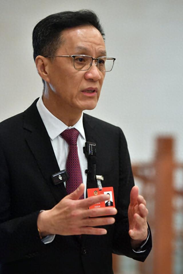 AI是否会“抢饭碗”？冯远征委员回应