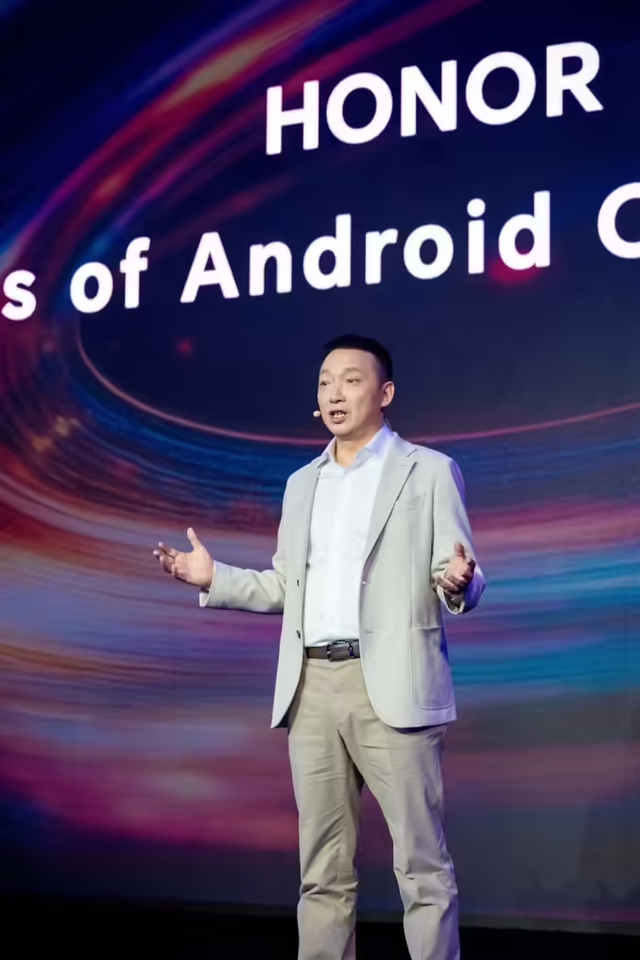MWC 2025荣耀多款AI技术和产品亮相，将投入100亿美元全面拥抱AI