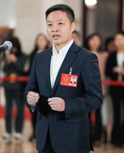 代表通道丨何小鹏：AI会推动自动驾驶甚至无人驾驶的到来