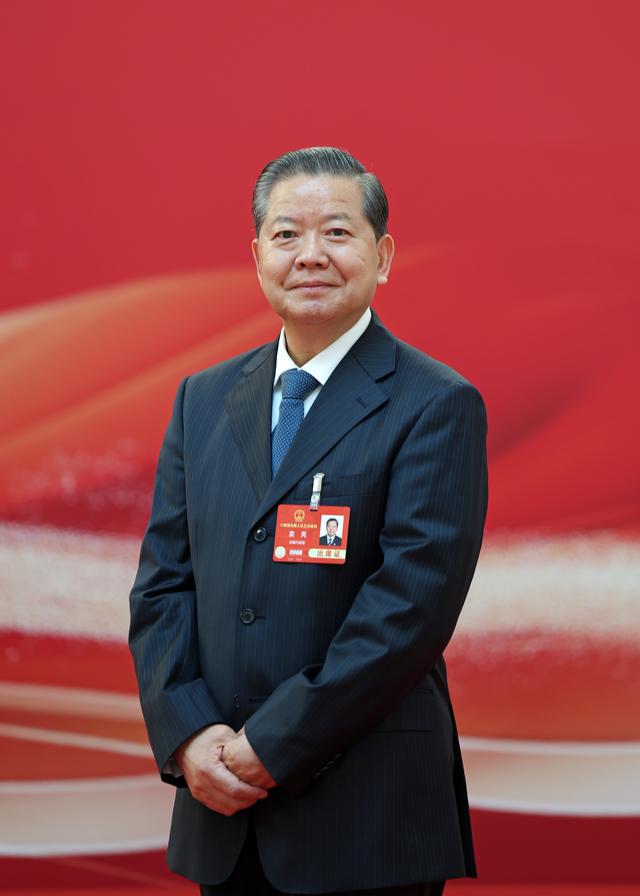聚焦“AI焦虑”“AI幻觉”，代表委员共话人工智能