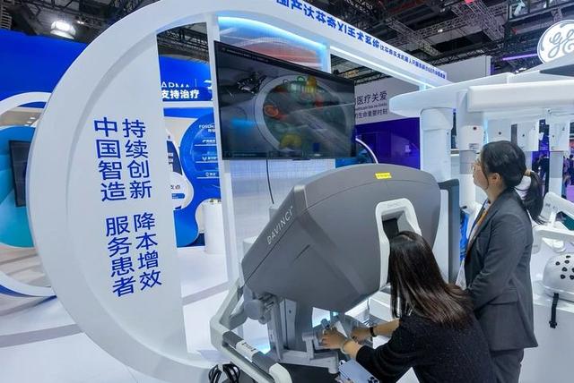 AI执掌手术刀，数字医疗将面临哪些机遇和挑战？